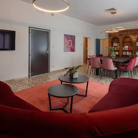 Apartment Venetian Velvet